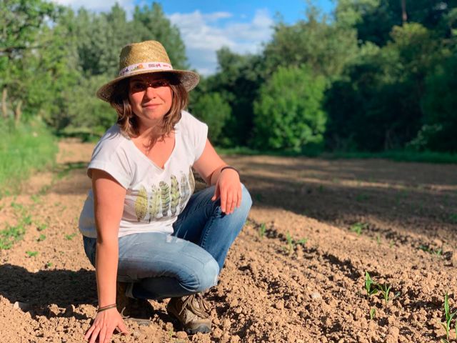 SAPS QUI T’ALIMENTA? a càrrec de Pep Bover, pagès, tècnic especialista agrari i responsable de Cal Pauet, Maria Costa Ferrer, de L’Escairador, i Quim Fargas, viticultor del Celler Fargas-Fargas 