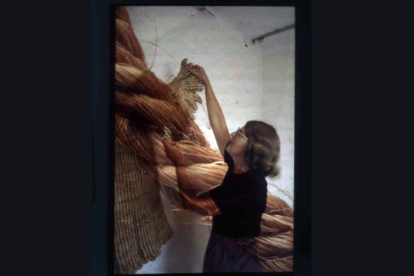 PARLEM D'ART: Aurèlia Muñoz i Míriam Ponsa, creació d'indumentària / obra artística
