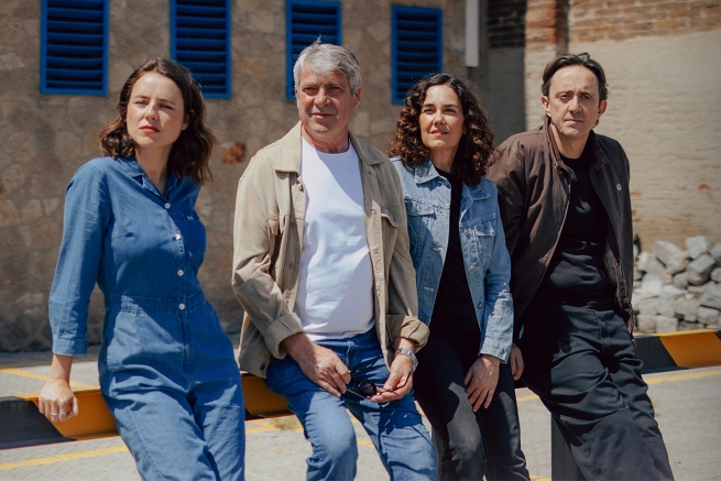 AI! LA MISÈRIA ENS FARÀ FELIÇOS